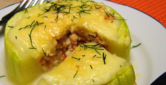 Кабачки, фаршированные куриным фаршем