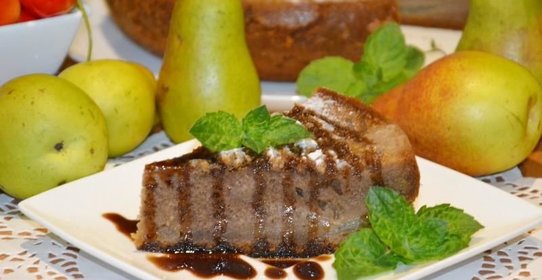 Шоколадный пирог с грушами в мультиварке