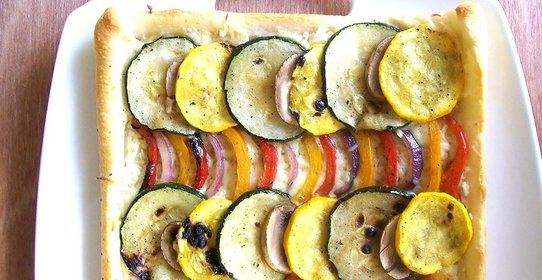 Пицца с овощами и сыром