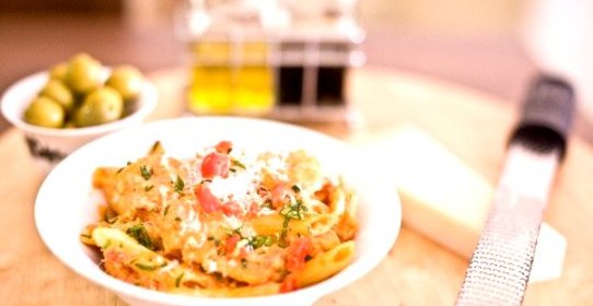 Паста с помидорами и креветками