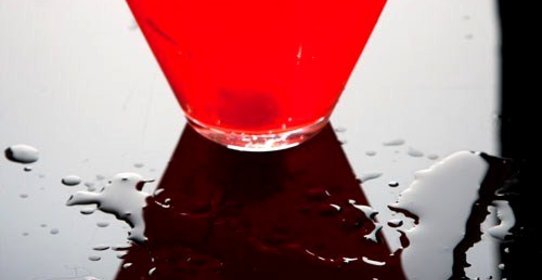 Розовый коктейль с малиновым сиропом