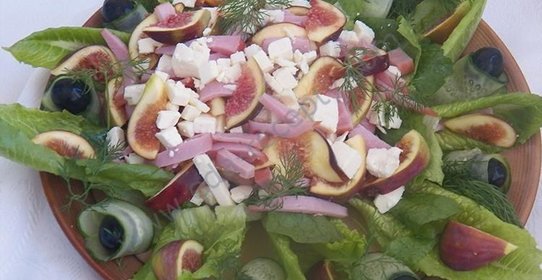 Салат с инжиром