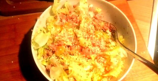 Салат с тунцом и кунжутом