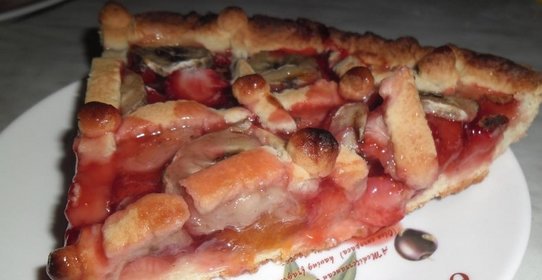 Клубнично-банановый пирог