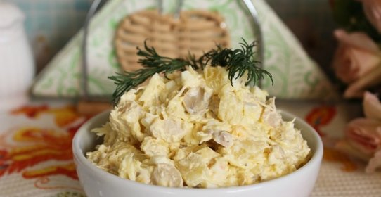 Салат с курицей, грибами и сыром