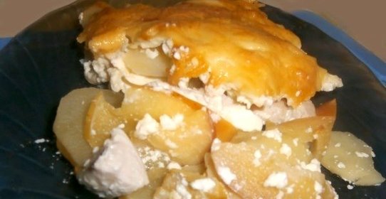 Курица с картошкой и яблоками