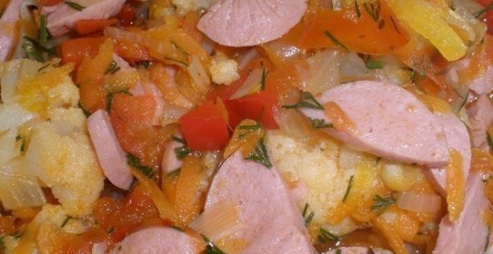 Овощное рагу с сосисками