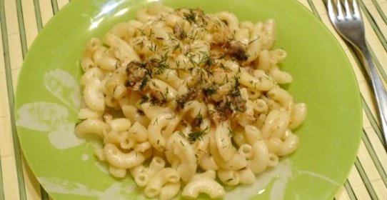 Макароны с рыбными консервами