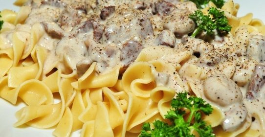 Бефстроганов из курицы с грибами
