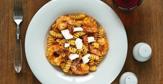 Паста с креветками в томатном соусе