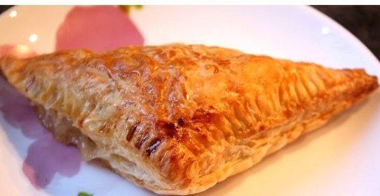 Слойки с яблоками