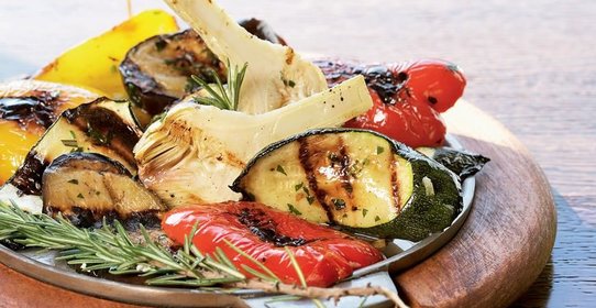 Овощи-гриль с зеленым маслом