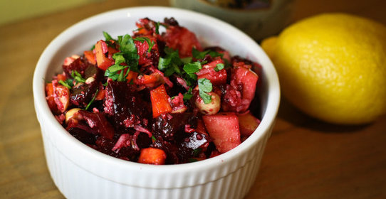 Салат из свеклы с фасолью и яблоком