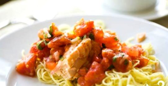 Паста с беконом и лососем