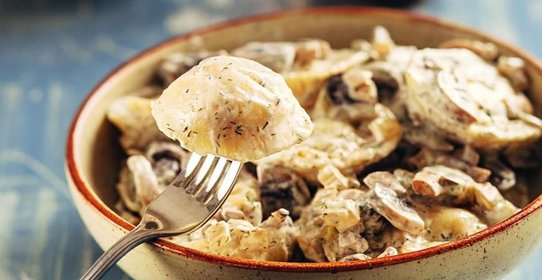 Рыбные пельмени в горшочках