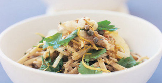 Лингвини с пастой из оливок, лимоном и фенхелем