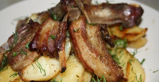 Бараньи ребрышки с картофельными дольками