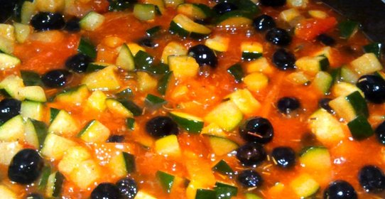 Рагу из цукини с маслинами