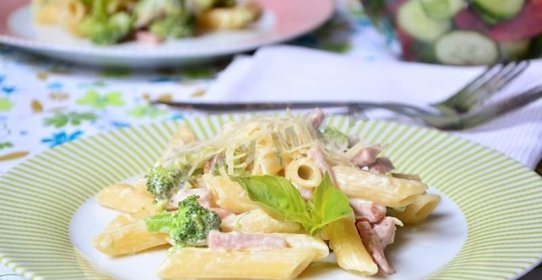 Паста в сливочном соусе с брокколи