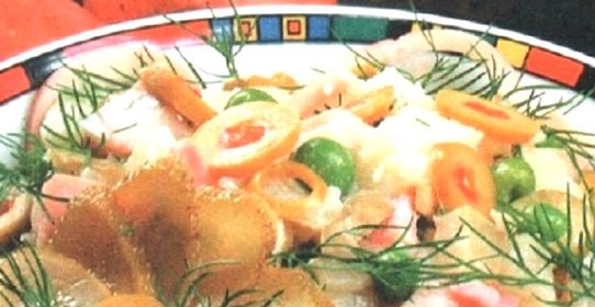 Салат из консервированных кальмаров