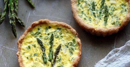 Киш со спаржей