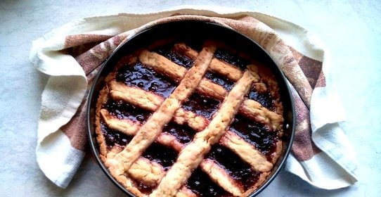 Открытый пирог с повидлом