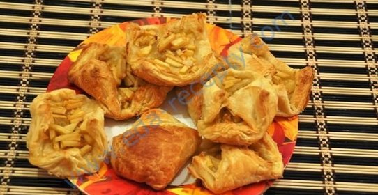 Слоеное пирожное с яблоком