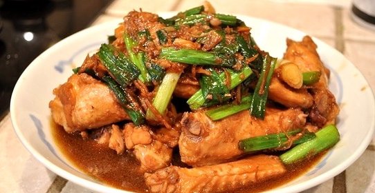 Курица, тушеная в соевом соусе