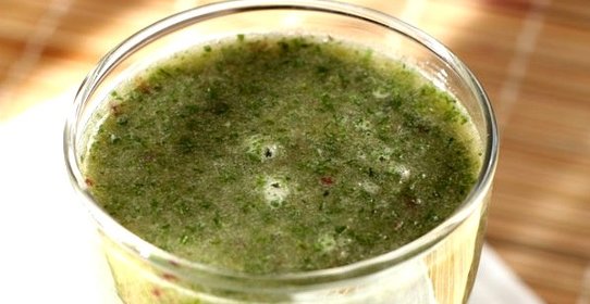 Зеленый коктейль с вишней