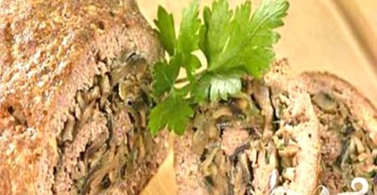 Мясной рулет с грибами