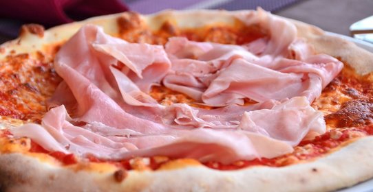 Пицца с ветчиной