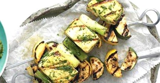 Шашлык из тофу с соусом из кинзы