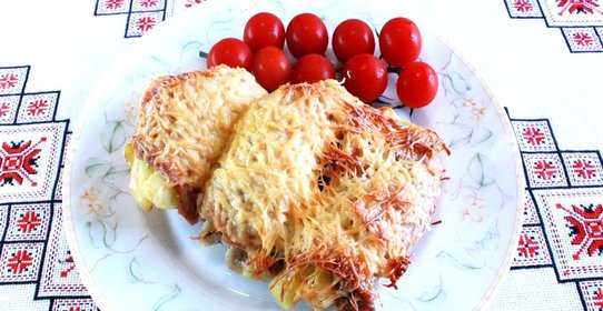 Картошка, запеченная со свининой и сыром