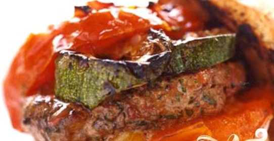 Бургеры на гриле с овощами