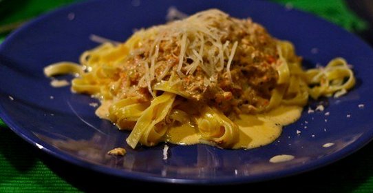 Тальятелле со сливочным соусом из тунца