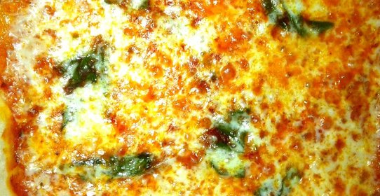 Пицца «Маргарита» с базиликом