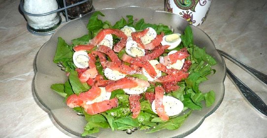 Свежий салат с семгой и грейпфрутом