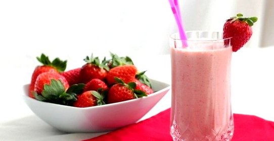 Коктейль с клубникой