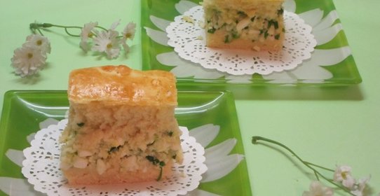 Пирог с яйцом, зеленый луком и отварным рисом