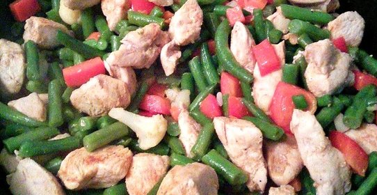 Курица со стручковой фасолью и болгарским перцем