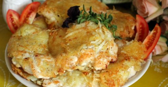 Отбивные из куриного филе в картофельной шубке
