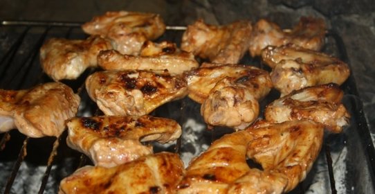 Крылышки на решетке