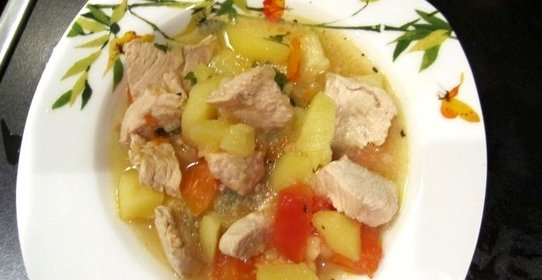 Тушеная индейка с овощами