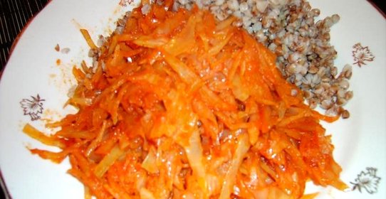 Капуста тушеная с луком