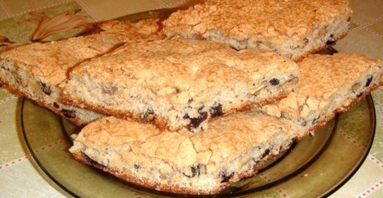 Печенье со специями, грецкими орехами и изюмом