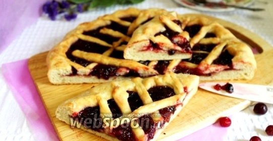 Открытый пирог с клюквой на кефире