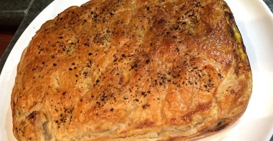 Слоеный пирог с сыром и зеленью