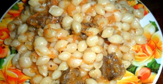 Макароны с кусочками мяса