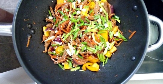 Говядина с болгарскими перцами по‑китайски