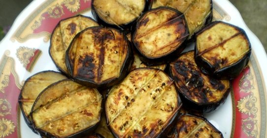 Баклажаны гриль на решетке